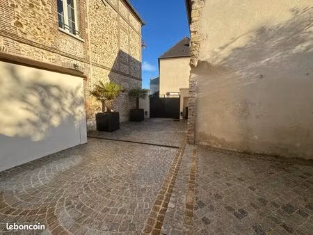 maison de maître rénovée – cour 90 m² – centre sézanne – 209 000