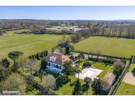 propriété 6 pièces 263 m²