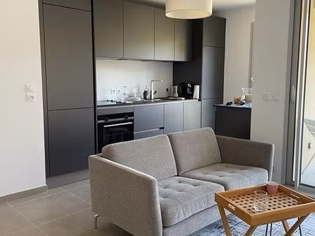 t2 meublé élégant avec terrasse & parking – résidence de standing à aix/puyricard