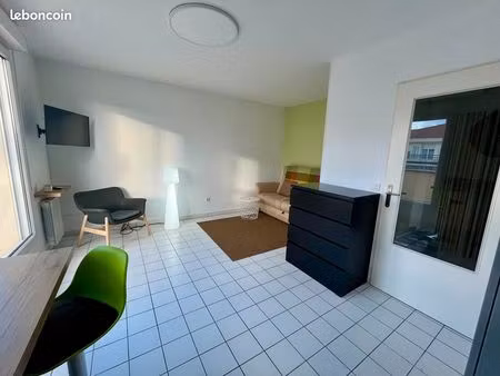 studio meublé 1 pièce 25 4 m² + terrasse 6 m2 à fontenay-le-fleury