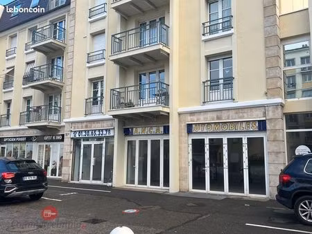 boutique 245 m² poissy