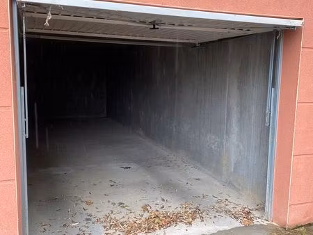 garage fermé sur bourg argental