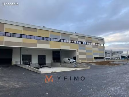 local d'activite 4684 m² plaisir