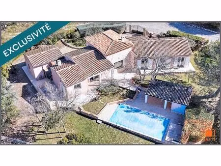 villa de 140m² sur 1400m² de terrain avec piscine et pool-house