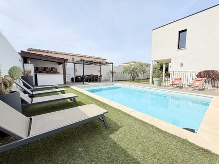 villa p6 avec studio et piscine