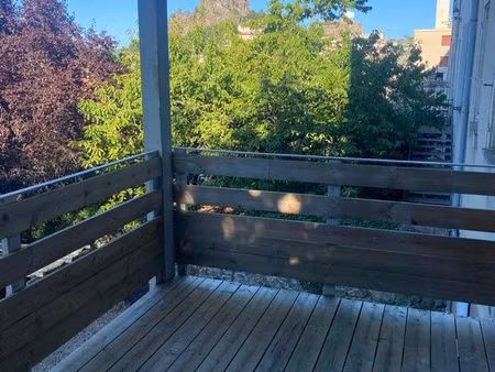 appartement proche centre ville avec grande terrasse