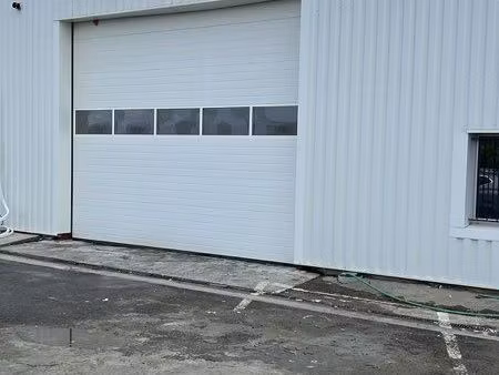 entrepôt avec bureaux zone thibaud