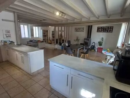 maison . 10 pièces . 218 m2