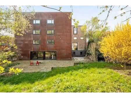 cadre unique avec atelier  bureau ou espace d’exposition