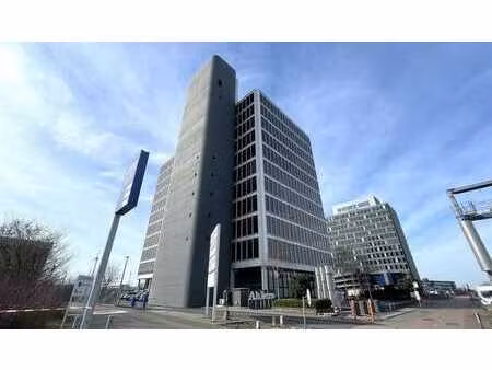 bureaux rénovés à louer dans le bâtiment ahlers à anvers