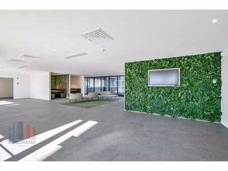 198 m² de bureaux prêts à l'emploi à proximité du r4