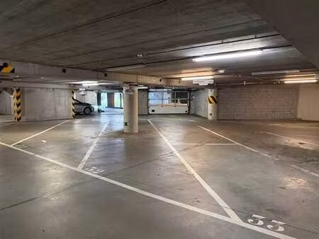 parking sécurisé proche de la grand place