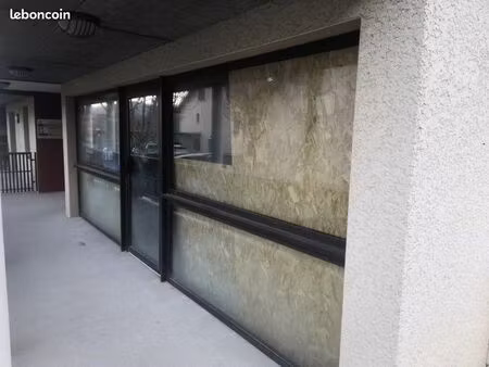 mur local commercial