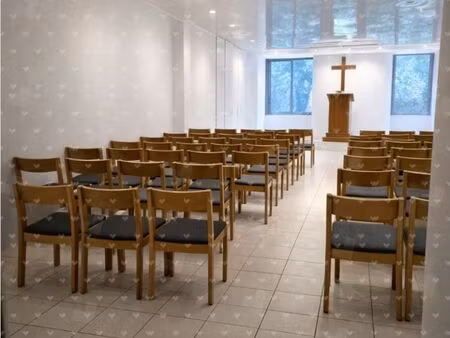 à louer : local polyvalent de 65 m² – idéal pour réunions ou conférences  salle église