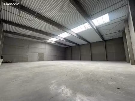 local d'activité 1 130 m²