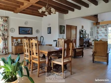 maison 8 pièces 385 m²