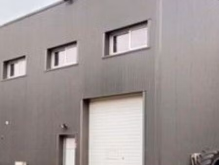 local d’activités 200 m² – z.a. bel air la forêt – gazeran rare sur le marche baisse de pr