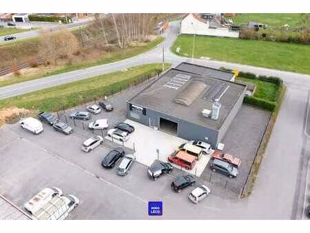 entrepôt/atelier de 400m²  grand parking  logement indépend