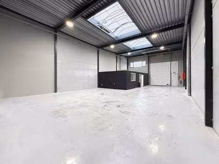 unité pme (environ 220 m²) avec bureau en option à louer à g
