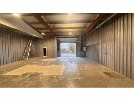 entrepôts polyvalents de 160m² très bien situé !