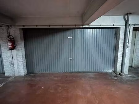 uccle wolvendael - double boxe garage intérieur à louer