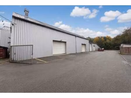 entrepôts polyvalents de 195m² très bien situé !