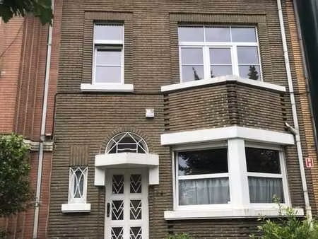 maison familiale dans un cadre calme et verdoyant