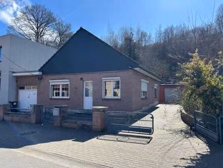 bungalow avec garages et jardin