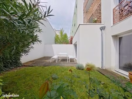 nantes république  t2 terrasse et jardin privatif