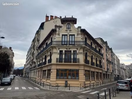 bureau 30 m2 + espaces communs - centre ville - loyer imbattable - tout compris - duree fl