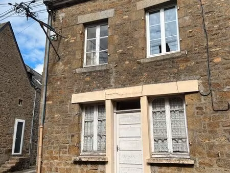 maison de caractère à rénover - 3 logements indépendants - centre ernée (53)