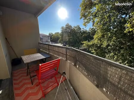 appartement lumineux avec balcon et parking