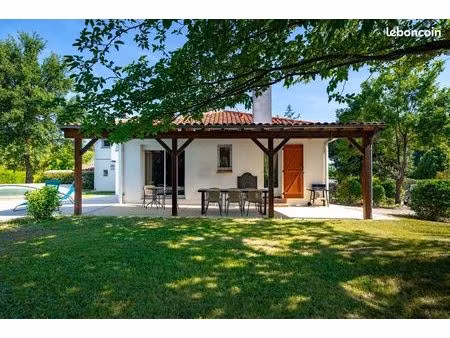 villa t7 à louer non meublée/piscine