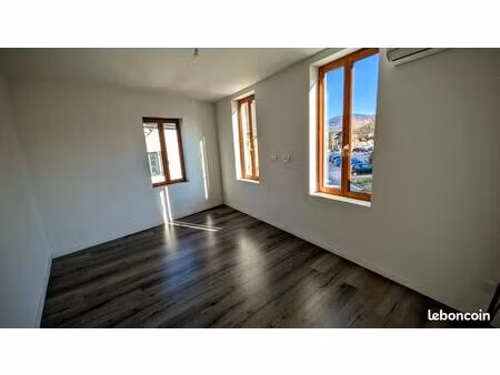 local bureaux 131 m²