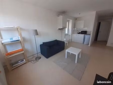 location studio meublé - plein centre