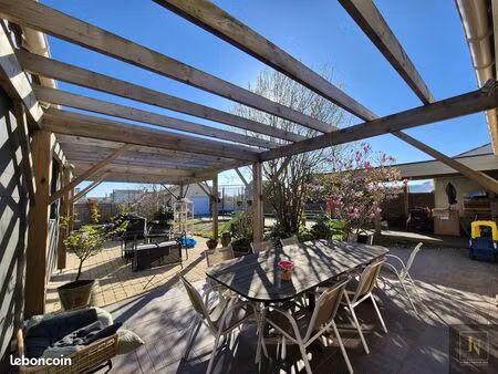 maison 8 pièces 208 m²