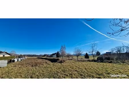 terrain 674 m² chilly