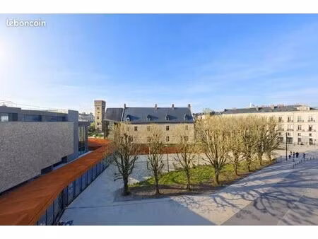 t3 dobrée  bel immeuble ancien ravalé avec ascenseur. vue dégagée sur le musée dobrée