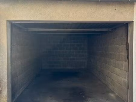garage fermé sécurisé a louer