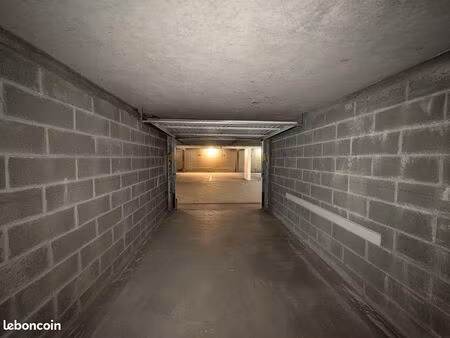 parking/box 15 m² gaillard