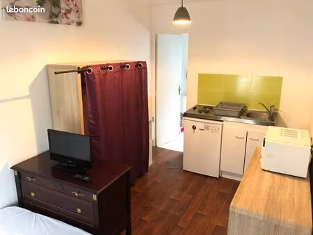 studio meublé avec parking fermé