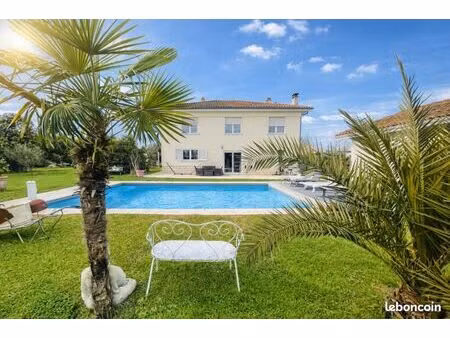 propriété 5 pièces 190 m²