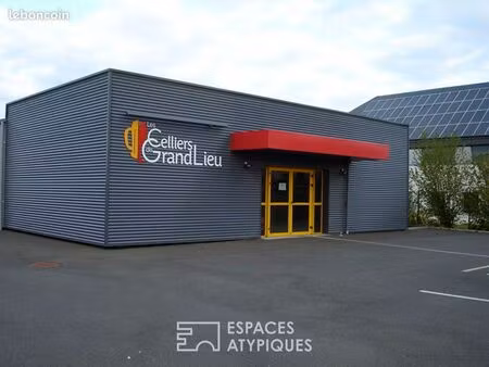 local commercial 254 m² derval
