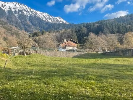 terrain constructuctible 1700 m2