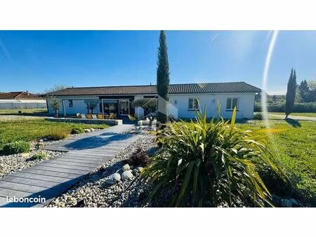 maison 8 pièces 232 m²