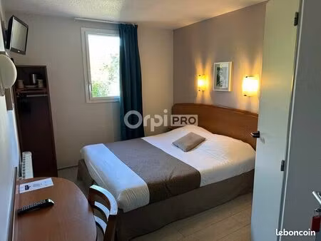 hôtel restaurant 2 100 m²