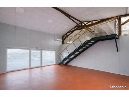 local commercial – 140 m² avec mezzanine et vitrine