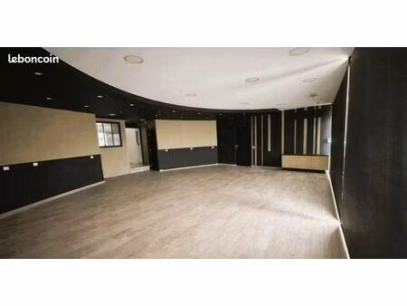 local commercial 150 m² avec vitrine – emplacement stratégique