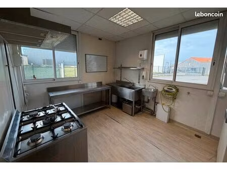 laboratoire restauration équipe / local cuisine pro équipé / local professionnel idéal pou
