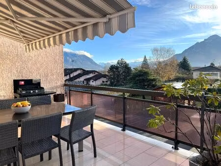 t5 avec terrasse et garage  centre village